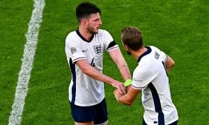 Declan Rice từ chối đeo băng đội trưởng trước Ireland Declan Rice từ chối đeo băng đội trưởng trước Ireland