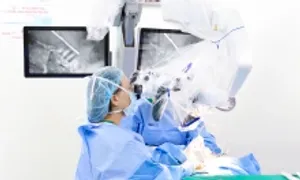 Về Việt Nam cấy điện cực ốc tai sau hơn 40 năm nghe kém